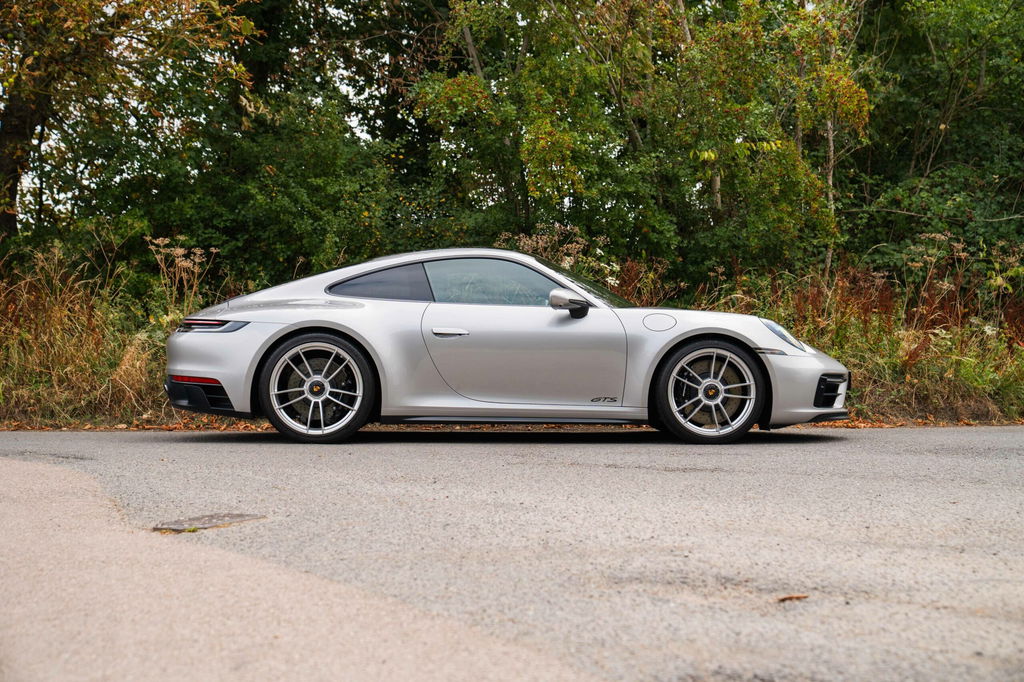 Porsche 992 Carrera 4 GTS