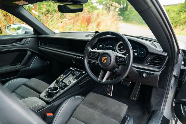 Porsche 992 Carrera 4 GTS