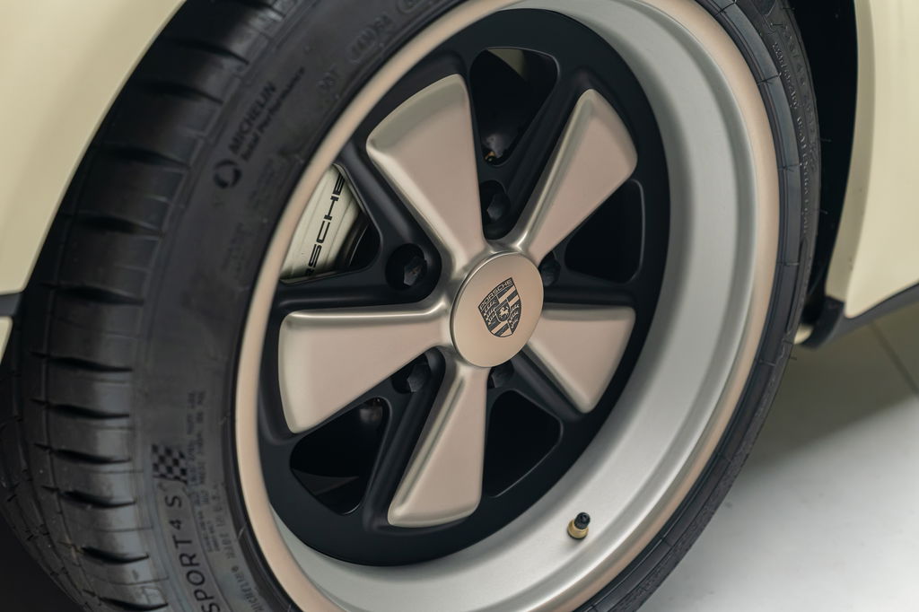 Porsche 911 Reimagined by Singer