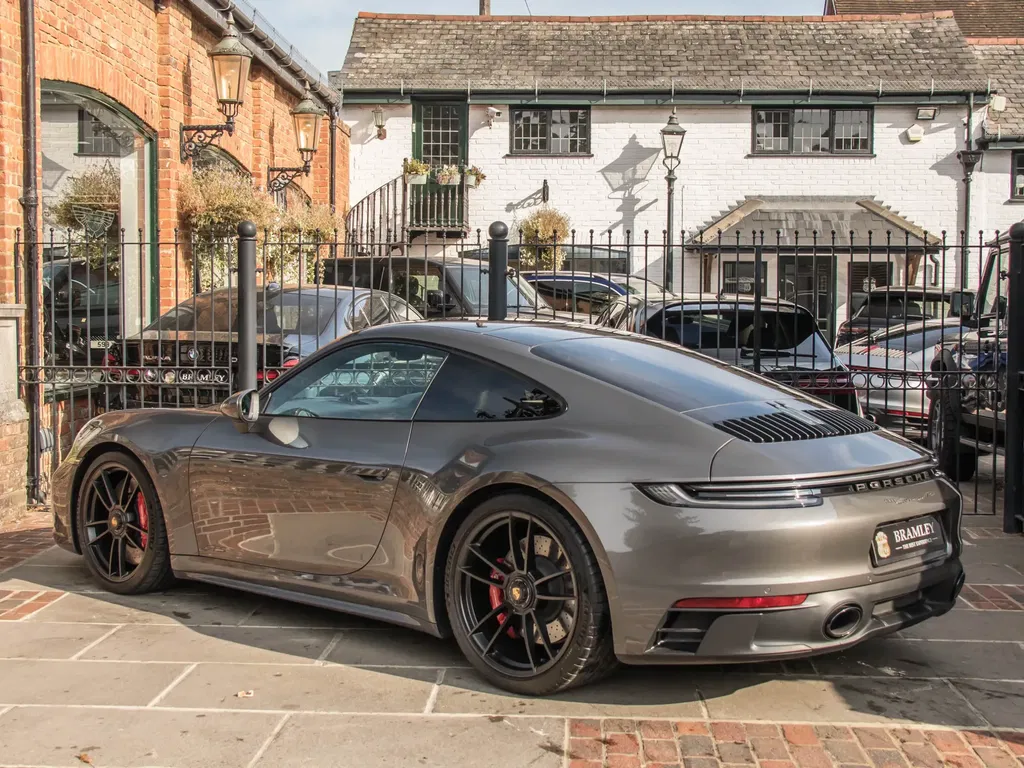 Porsche 992 Carrera GTS