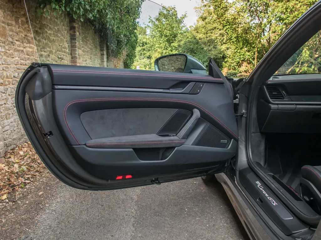 Porsche 992 Carrera GTS