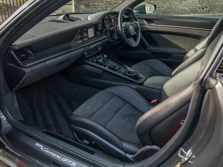 Porsche 992 Carrera GTS