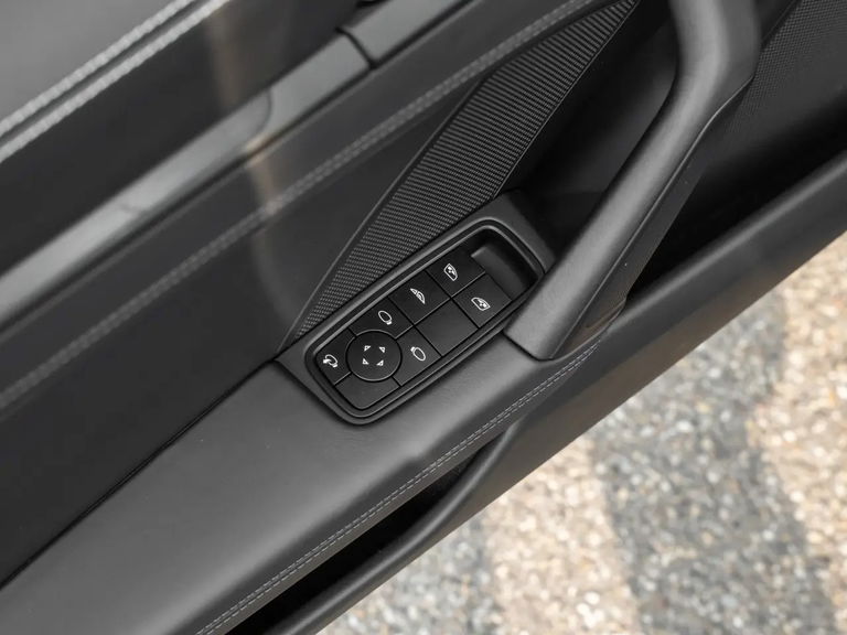 Porsche 992 Carrera 4 GTS