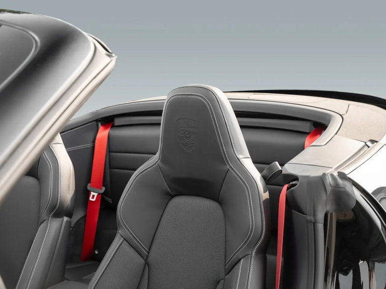 Porsche 992 Carrera 4 GTS