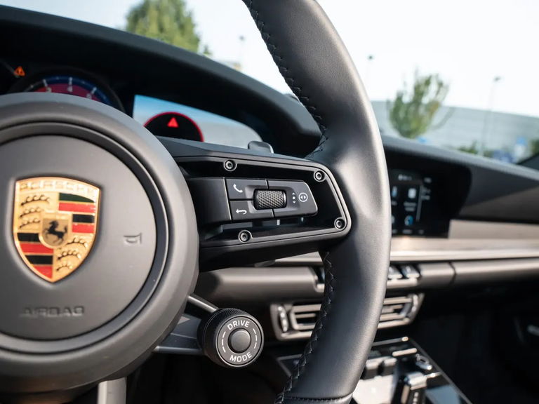 Porsche 992 Carrera 4 GTS