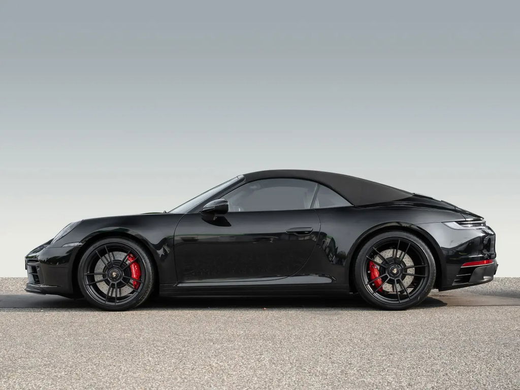 Porsche 992 Carrera 4 GTS