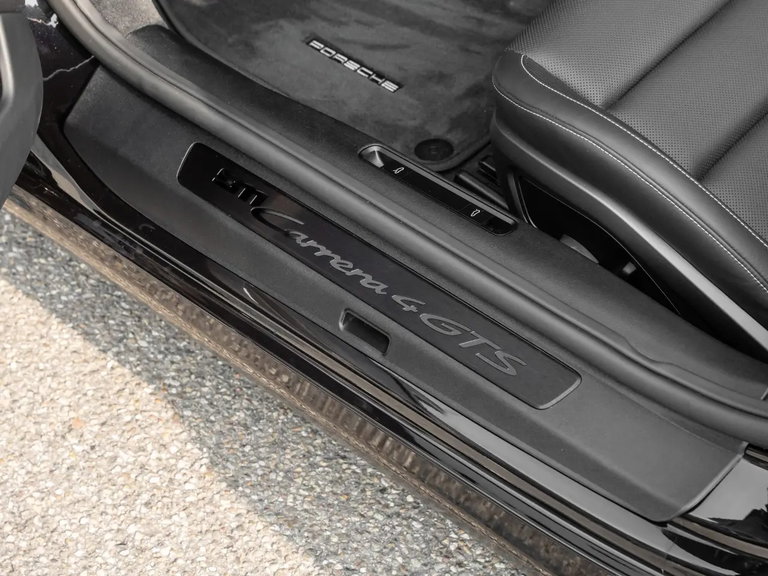 Porsche 992 Carrera 4 GTS