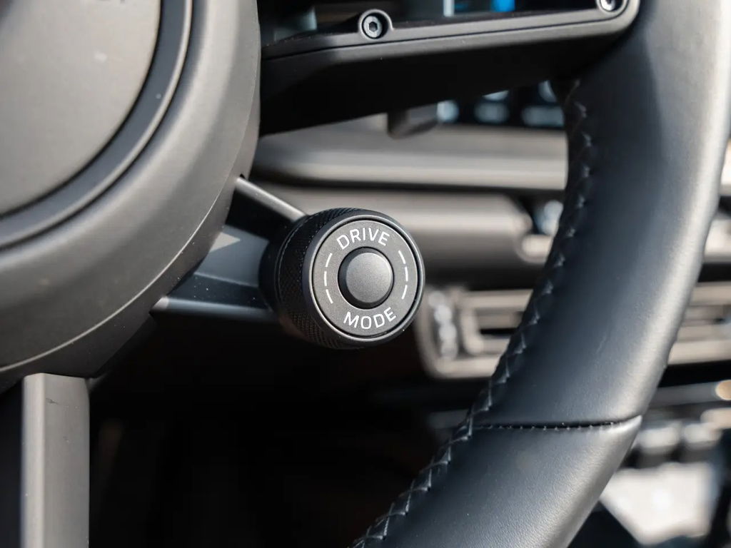 Porsche 992 Carrera 4 GTS