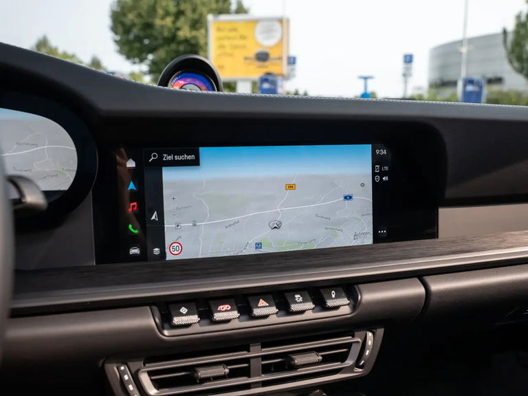 Porsche 992 Carrera 4 GTS