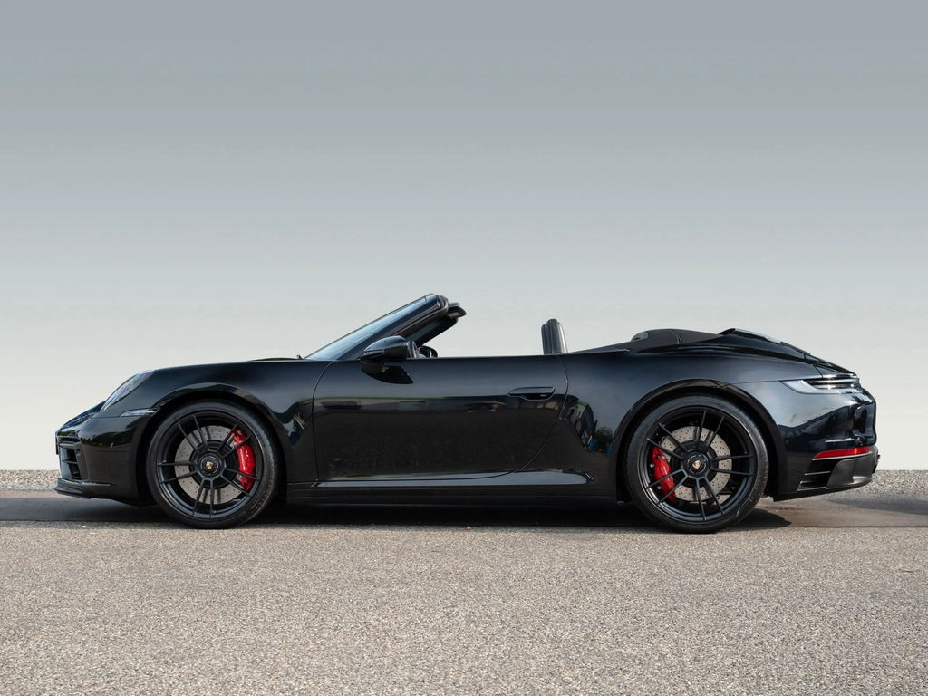 Porsche 992 Carrera 4 GTS