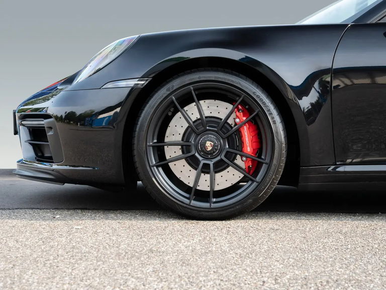 Porsche 992 Carrera 4 GTS