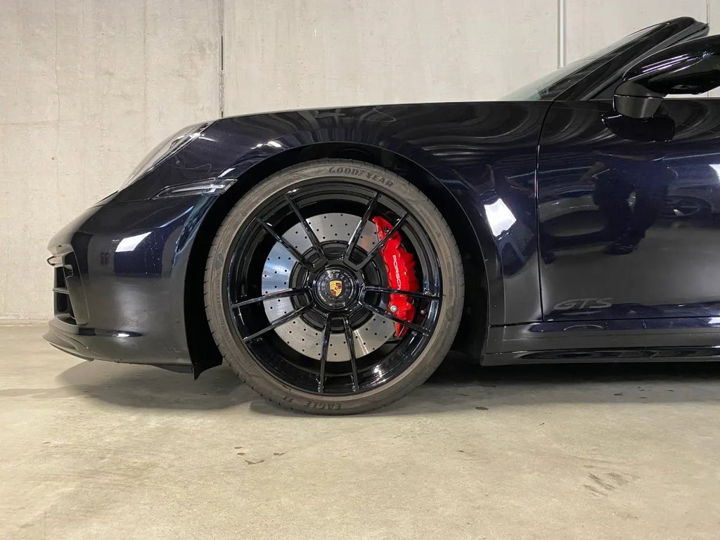 Porsche 992 Carrera 4 GTS