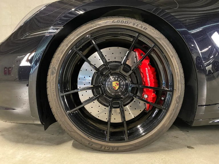 Porsche 992 Carrera 4 GTS