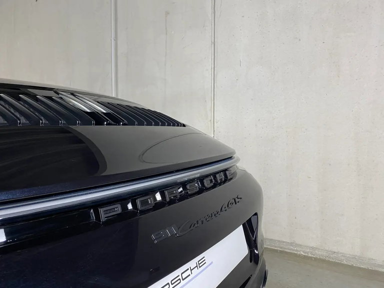 Porsche 992 Carrera 4 GTS