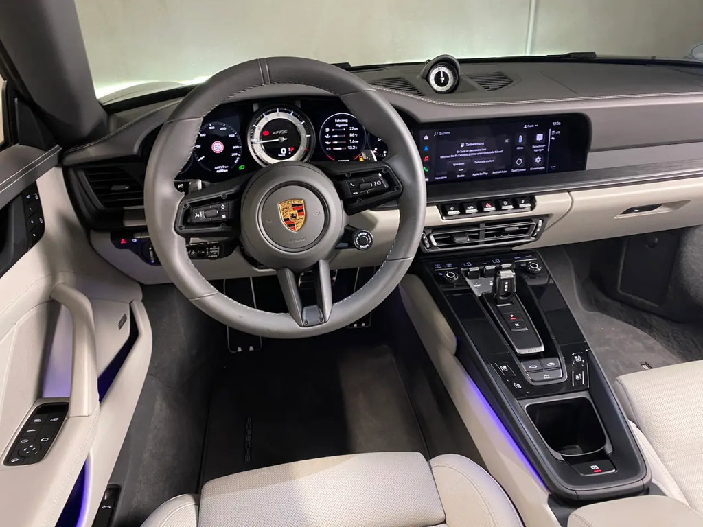 Porsche 992 Carrera 4 GTS