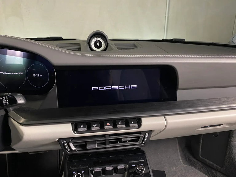 Porsche 992 Carrera 4 GTS