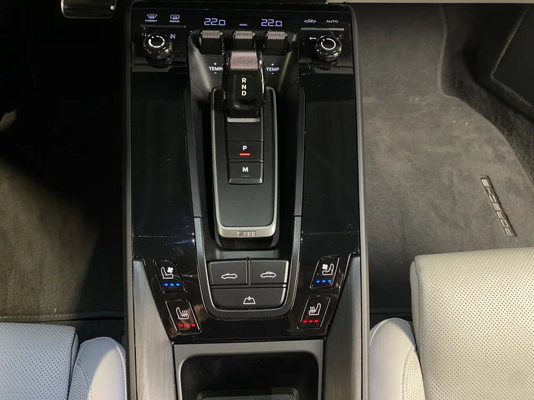 Porsche 992 Carrera 4 GTS