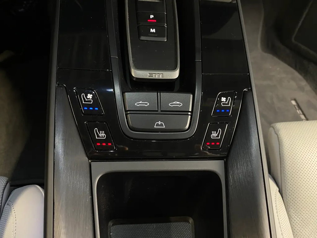 Porsche 992 Carrera 4 GTS