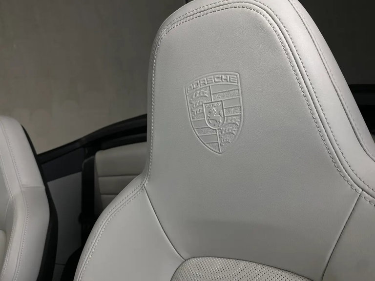 Porsche 992 Carrera 4 GTS