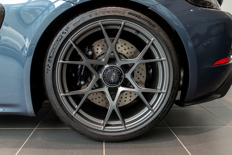 Porsche 718 Spyder RS