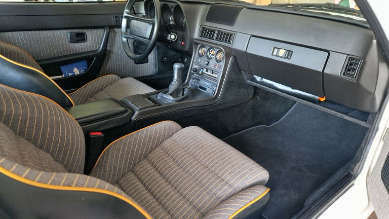Porsche 924 S