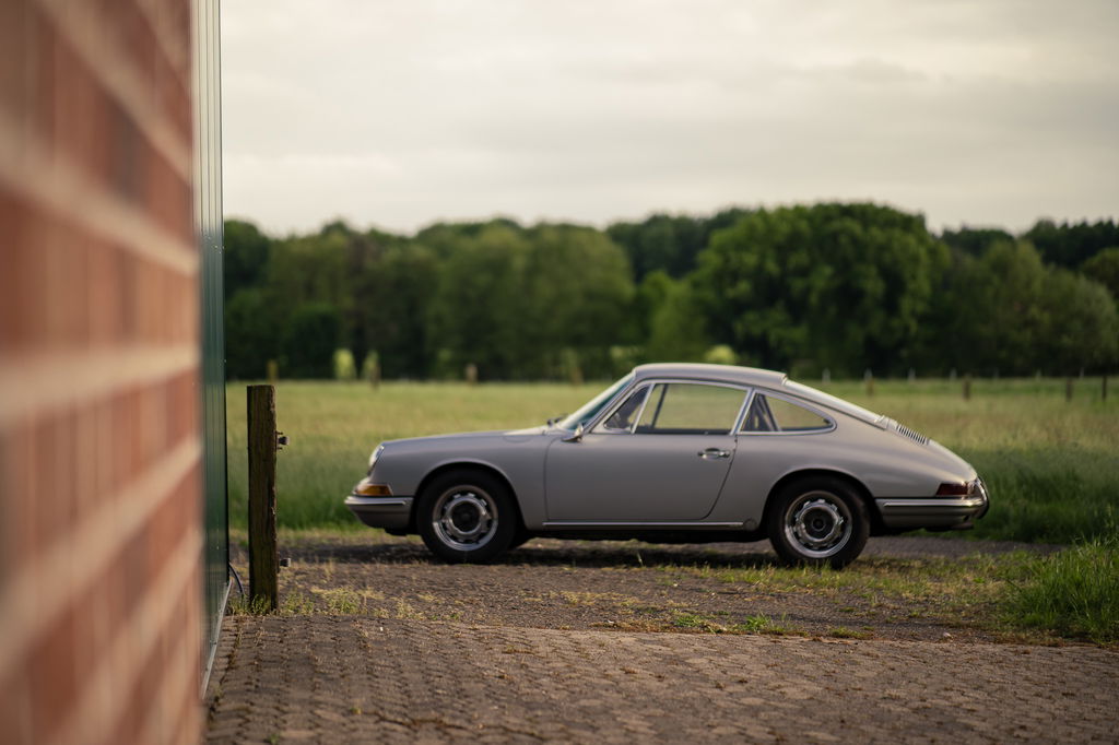 “Get out and drive!” – Birte Krause and her four-cylinder Porsches