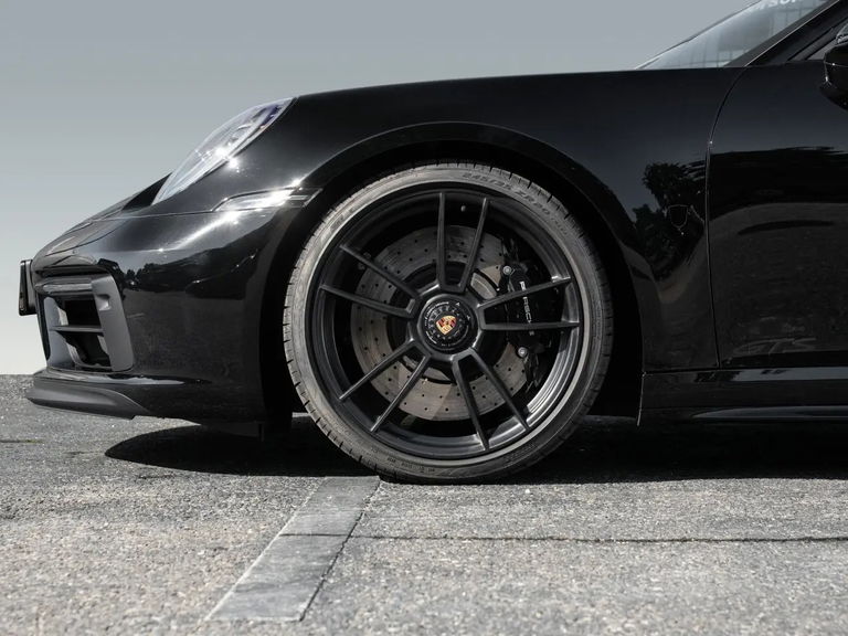 Porsche 992 Carrera 4 GTS