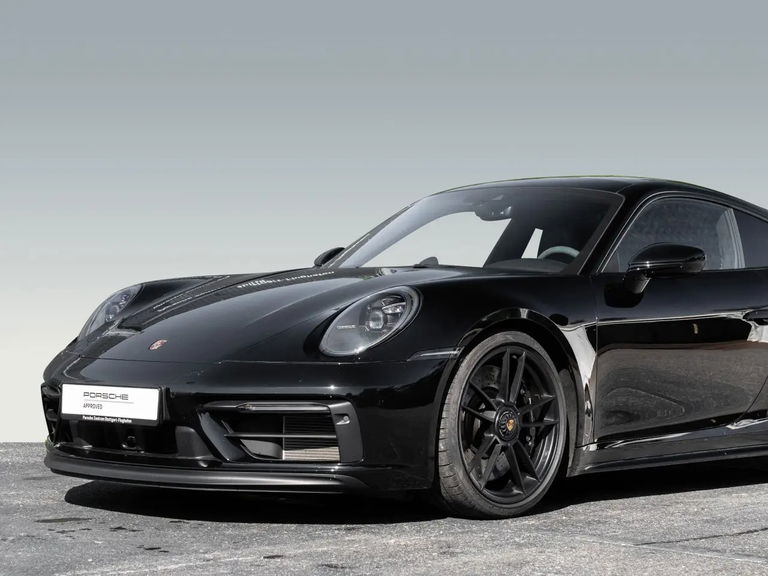 Porsche 992 Carrera 4 GTS