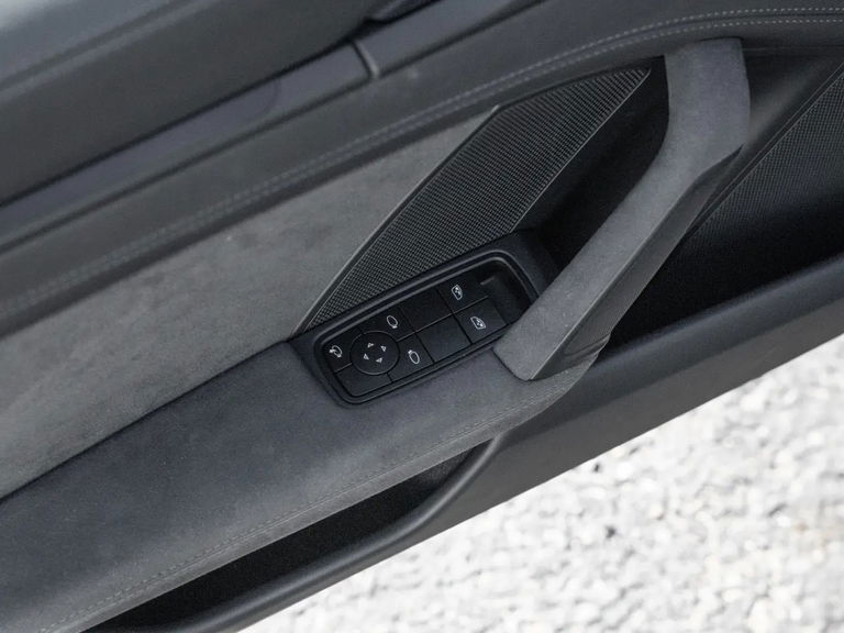 Porsche 992 Carrera 4 GTS