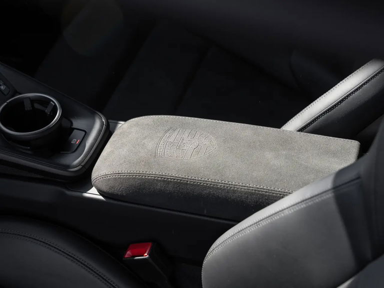 Porsche 992 Carrera 4 GTS