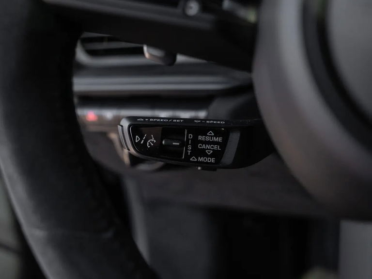 Porsche 992 Carrera 4 GTS