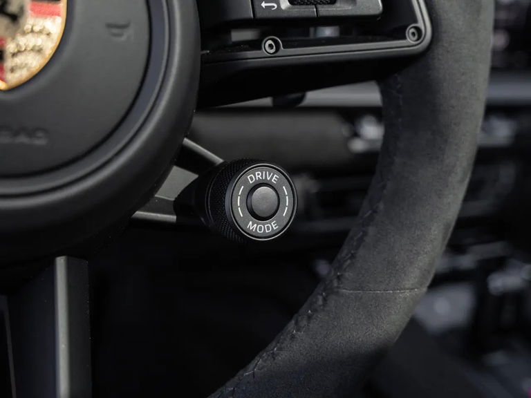 Porsche 992 Carrera 4 GTS