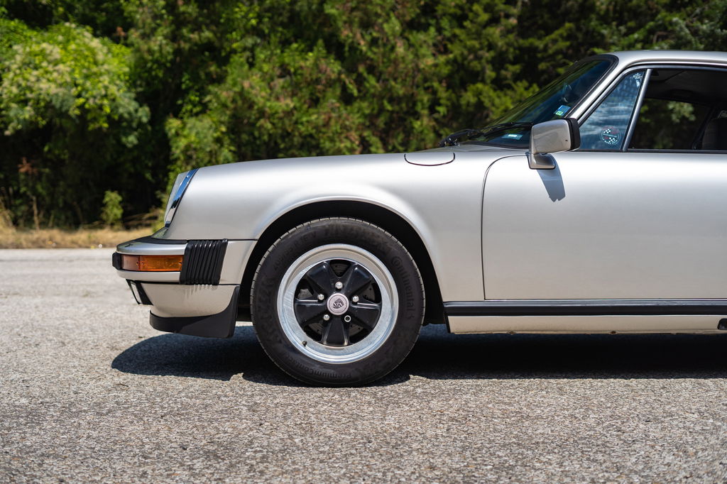 Porsche 911 Carrera 3.2 (US)