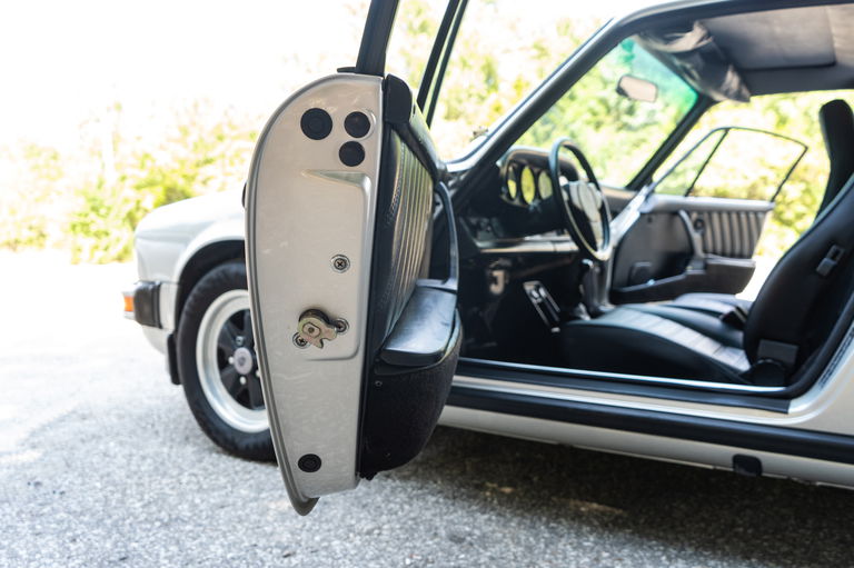 Porsche 911 Carrera 3.2 (US)