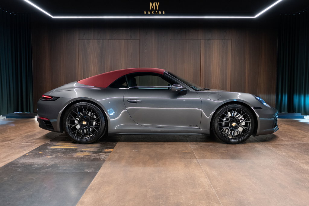 Porsche 992 Carrera 4 GTS