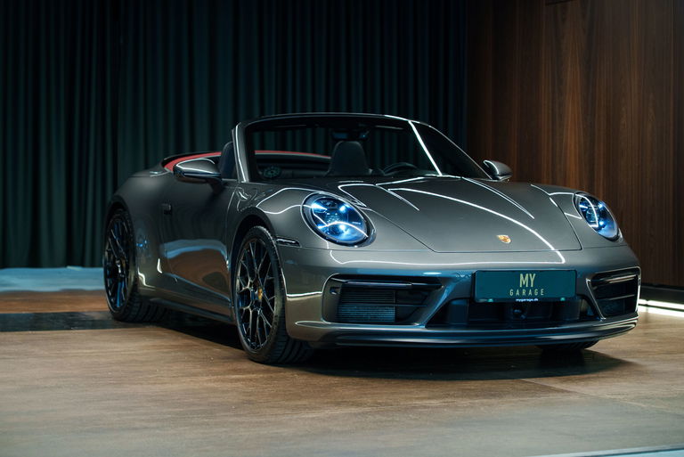 Porsche 992 Carrera 4 GTS