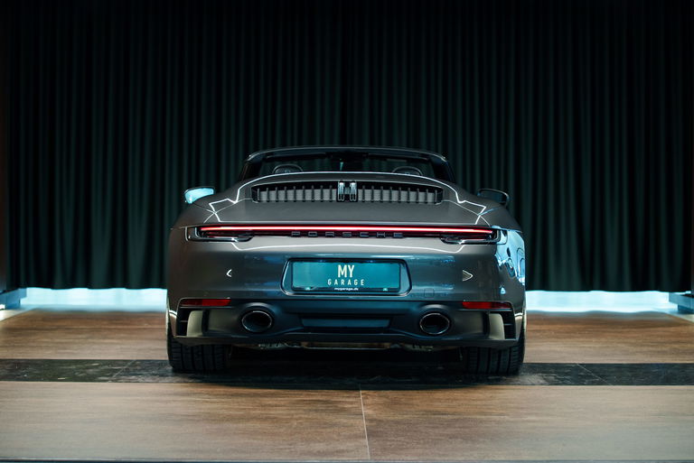 Porsche 992 Carrera 4 GTS