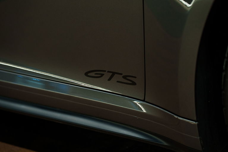 Porsche 992 Carrera 4 GTS