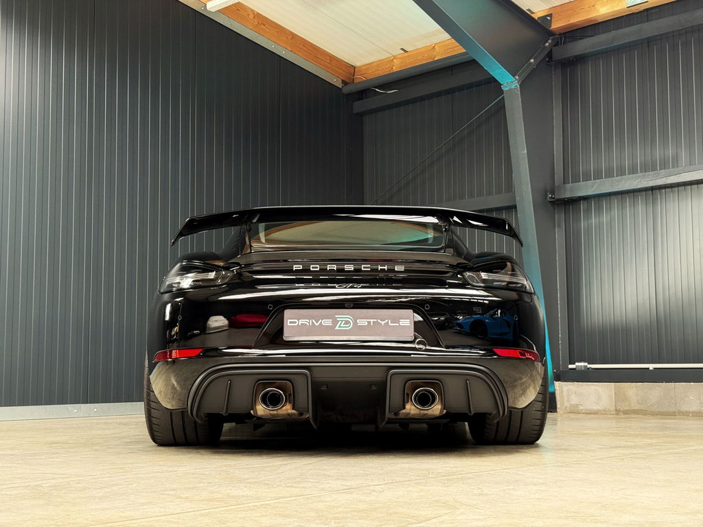 Porsche 718 Cayman GT4