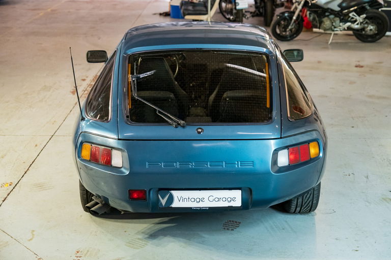 Porsche 928