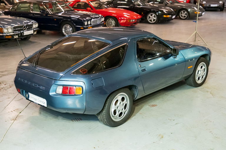 Porsche 928