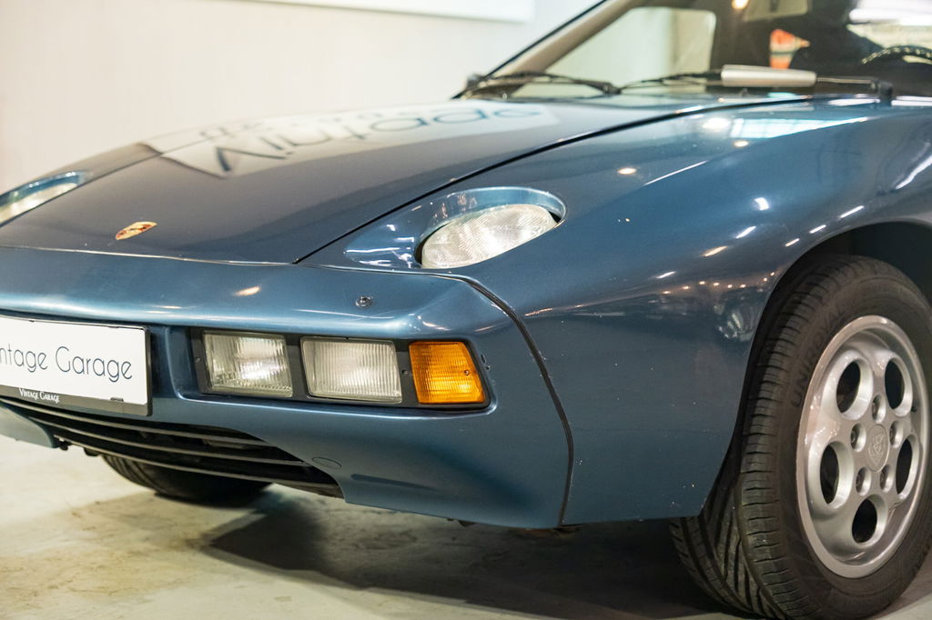 Porsche 928