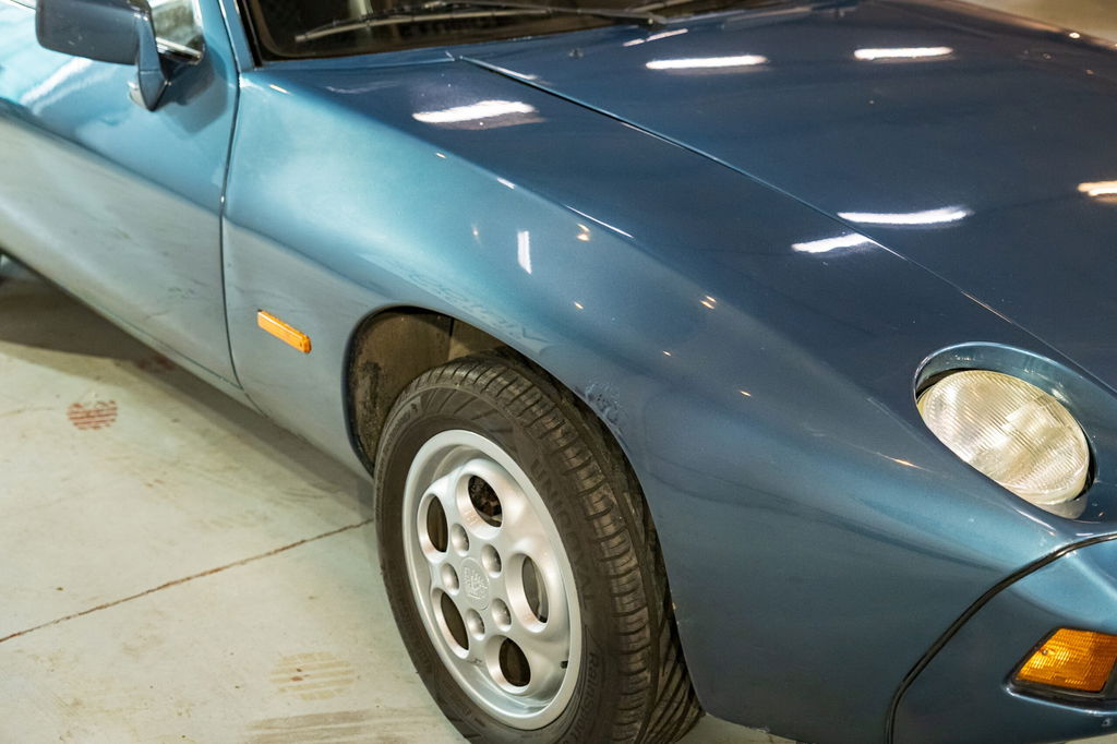 Porsche 928