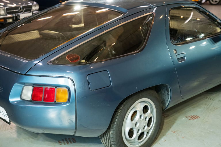 Porsche 928