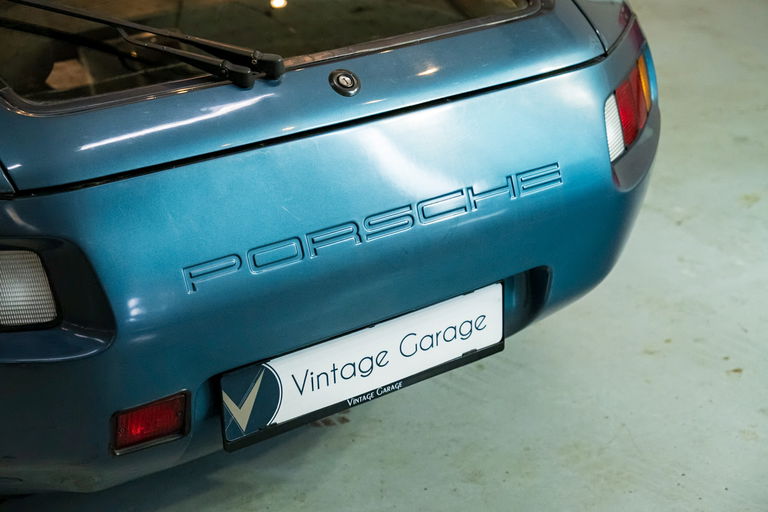 Porsche 928