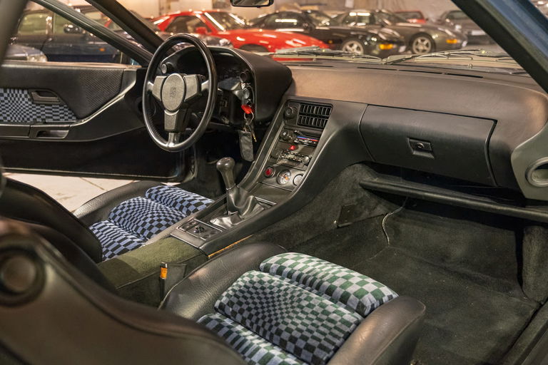 Porsche 928
