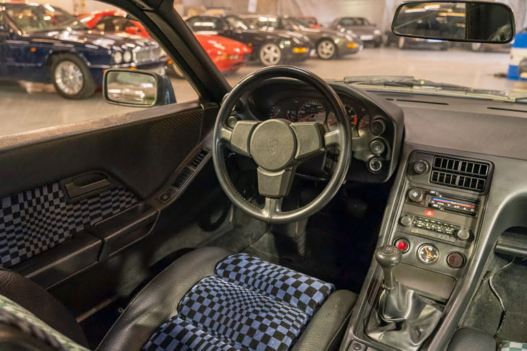 Porsche 928