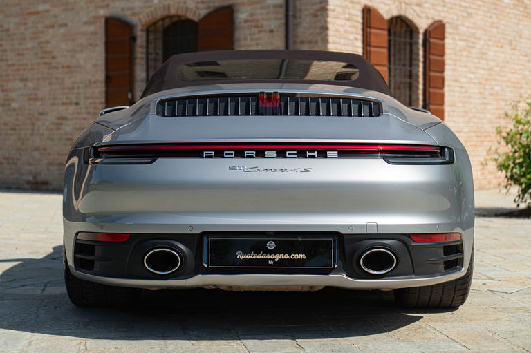 Porsche 992 Carrera 4S