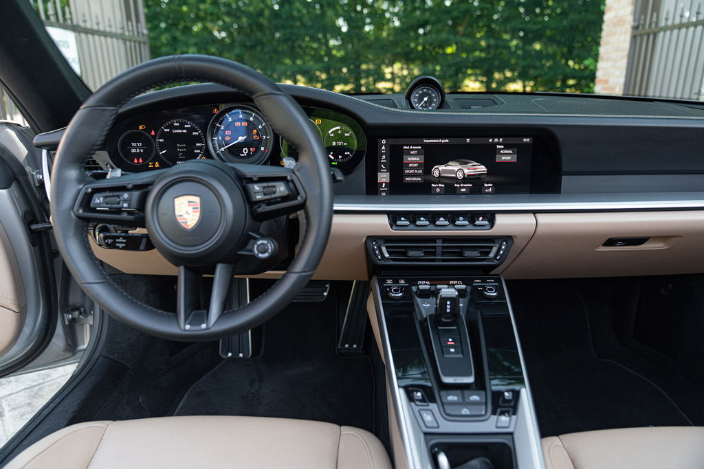 Porsche 992 Carrera 4S