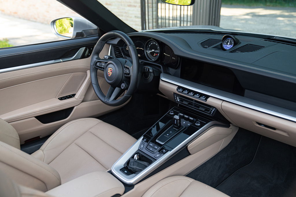 Porsche 992 Carrera 4S